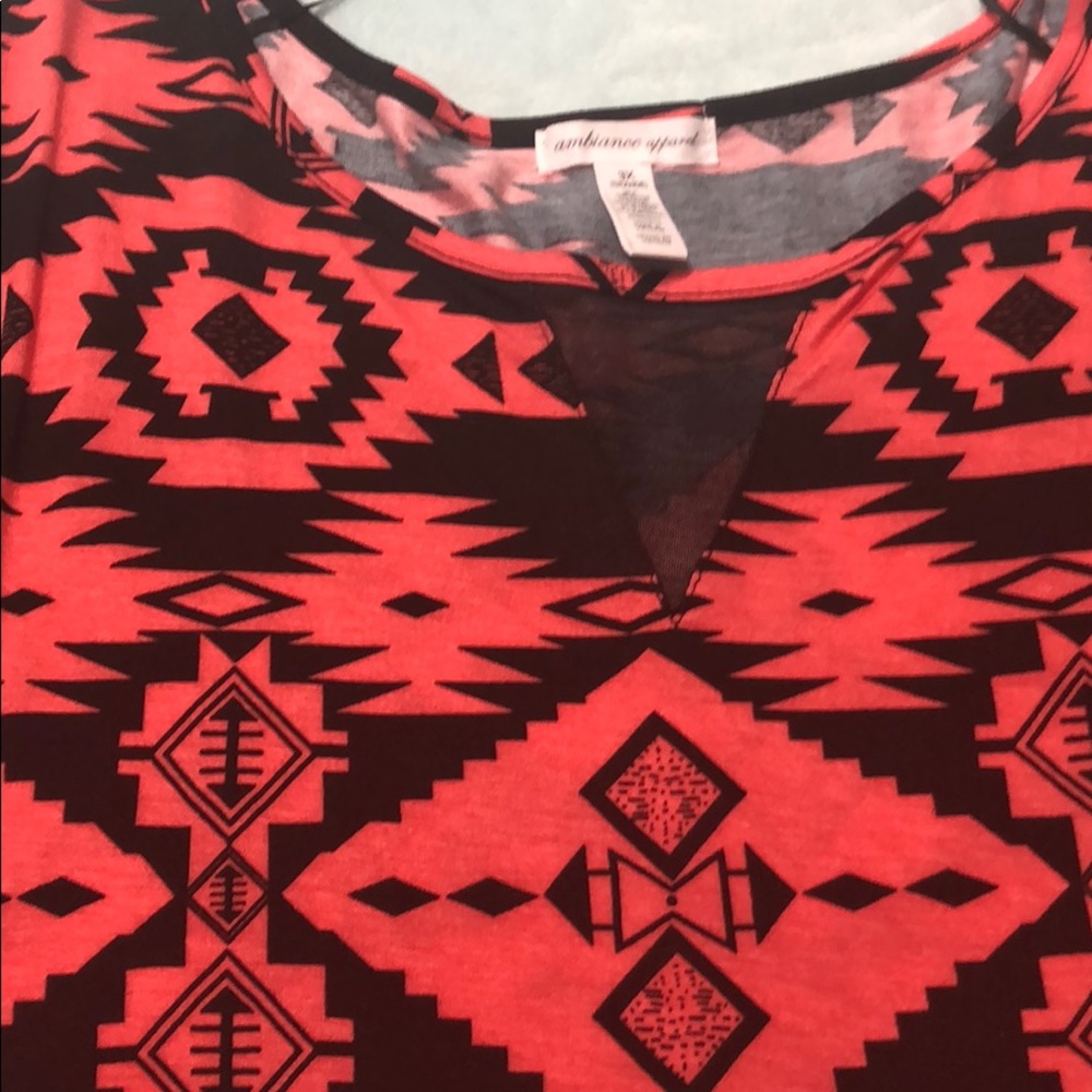 Red top - Picture 2 of 3